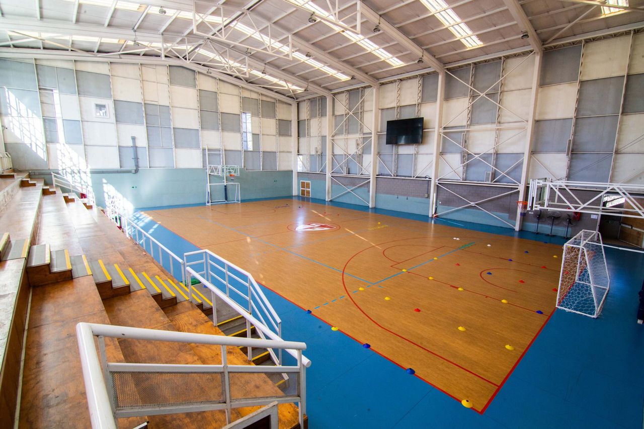 Gimnasio polideportivo techado