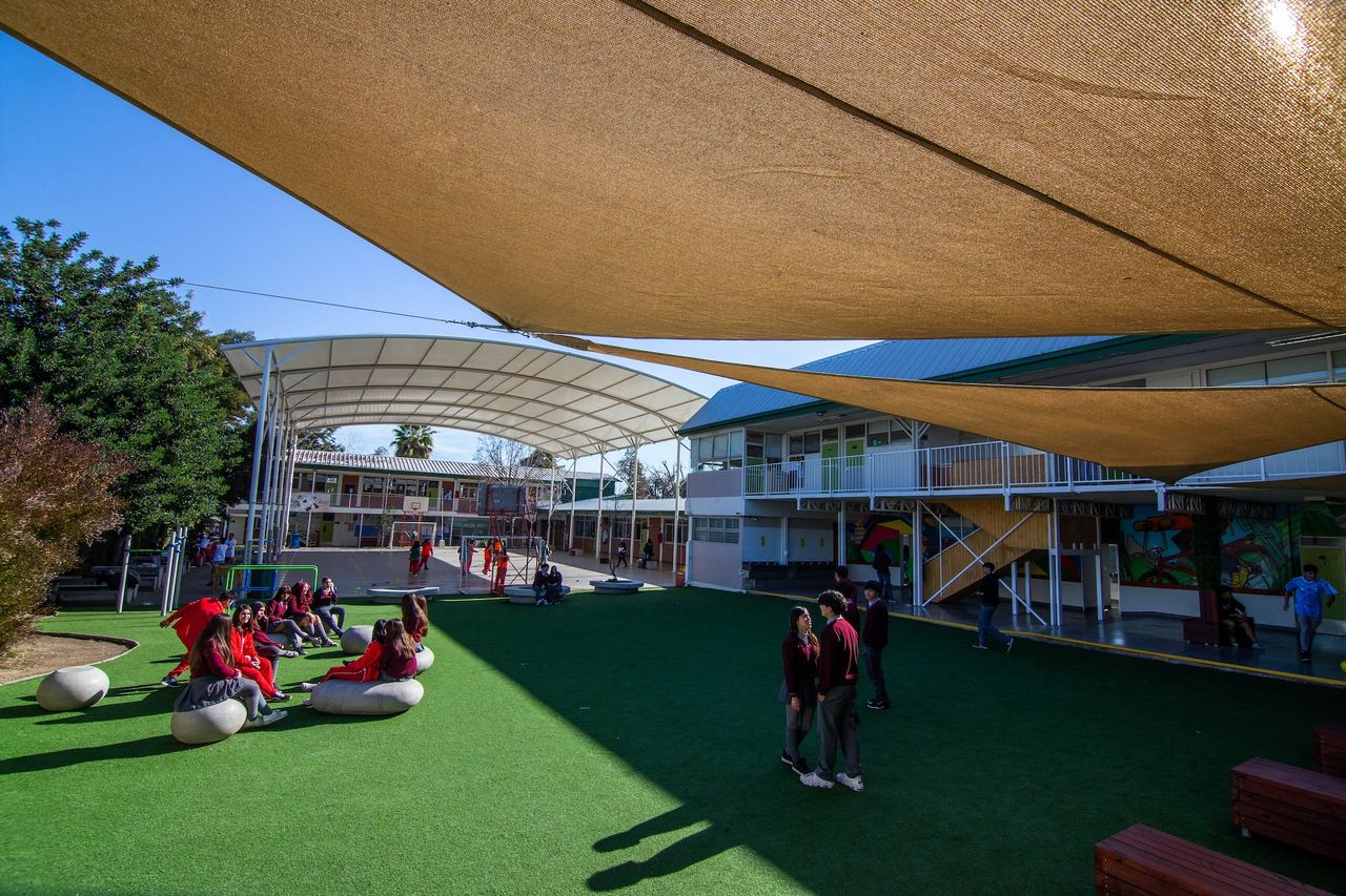 Patio de enseñanza media del Colegio San Fernando