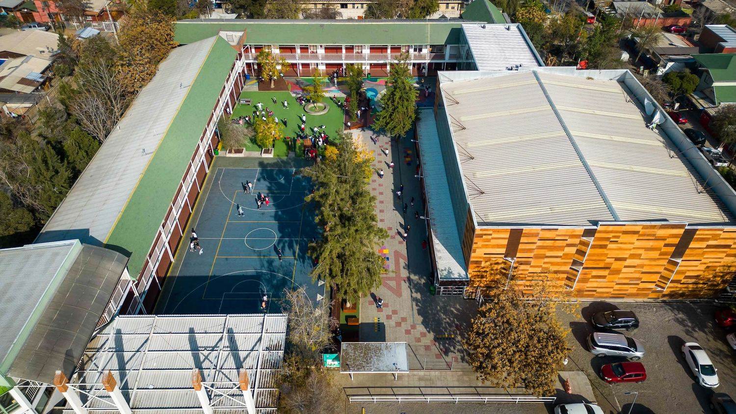 Vista aérea del campus del Colegio San Fernando de Peñalolén